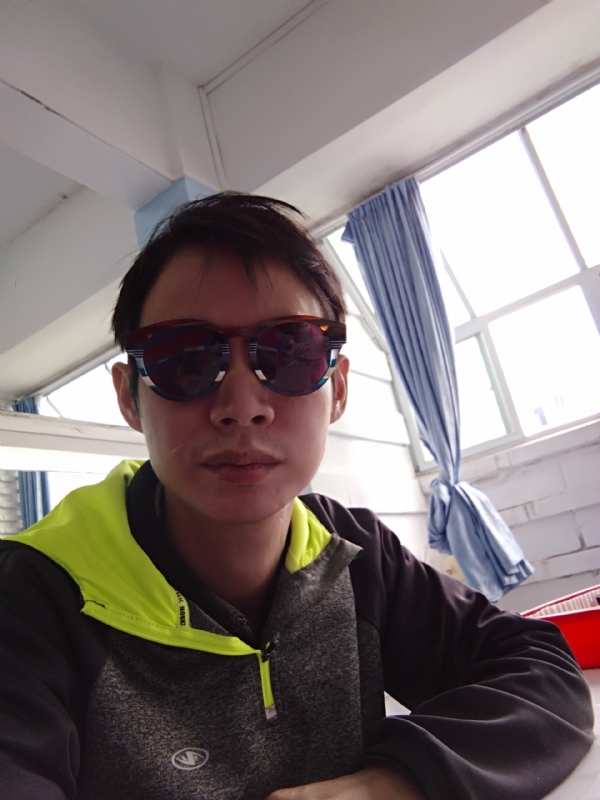 五华移民男的第一张照片--南阳相亲服务中心