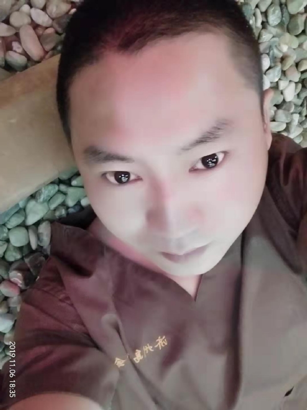 红枫叶的第一张照片--南阳相亲服务中心