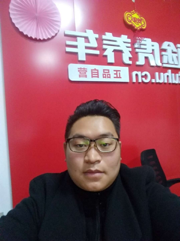 向上倾斜45度的第一张照片--南阳相亲服务中心