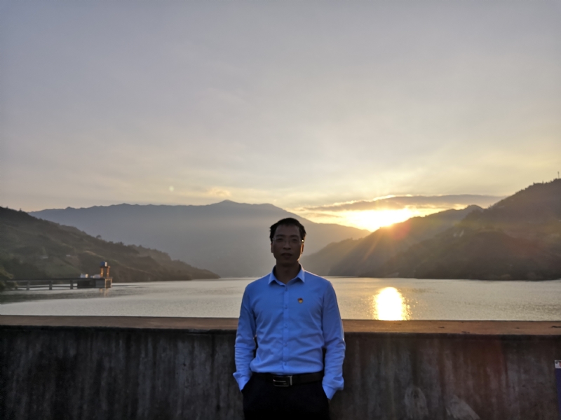 庸人自扰的第一张照片--南阳相亲服务中心