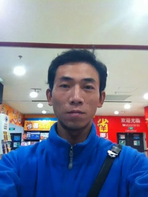 青草地溪水边的第一张照片--南阳相亲服务中心