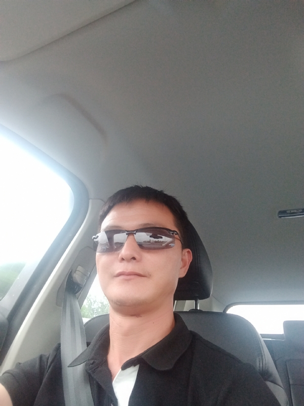 孤独的男人的第二张照片--南阳相亲服务中心