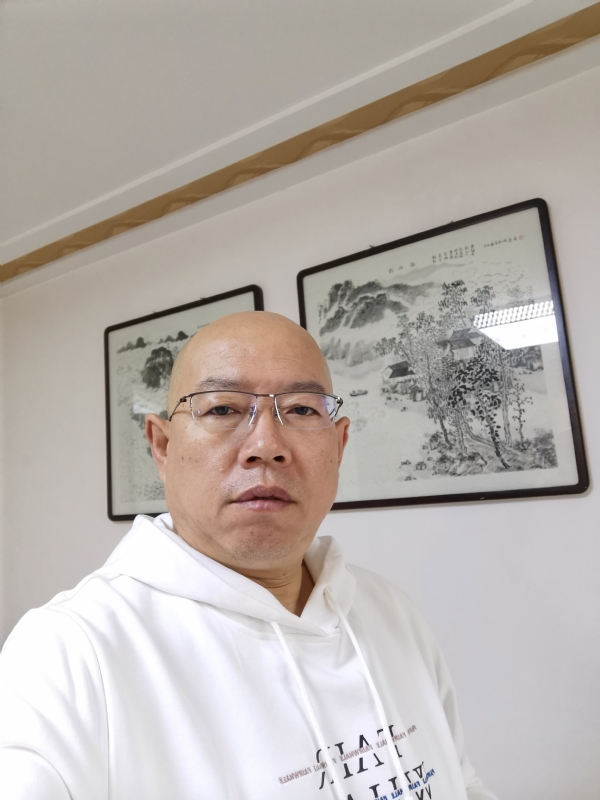 光头博士的第一张照片--南阳相亲服务中心