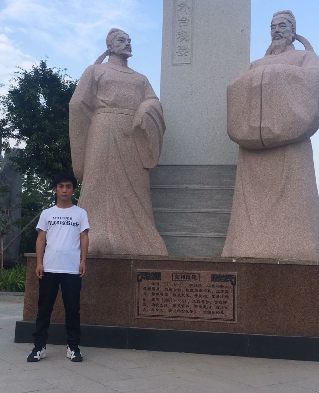 仰望x未来的第一张照片--南阳相亲服务中心