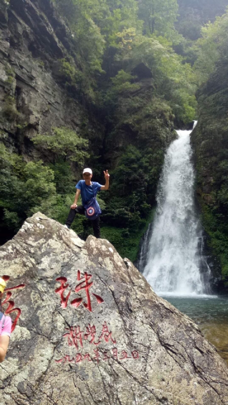 海岸岩崖的第一张照片--南阳相亲服务中心