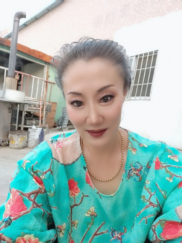 燕子的第三张照片--南阳相亲服务中心