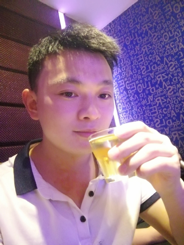 幸福的拥抱的第一张照片--南阳相亲服务中心