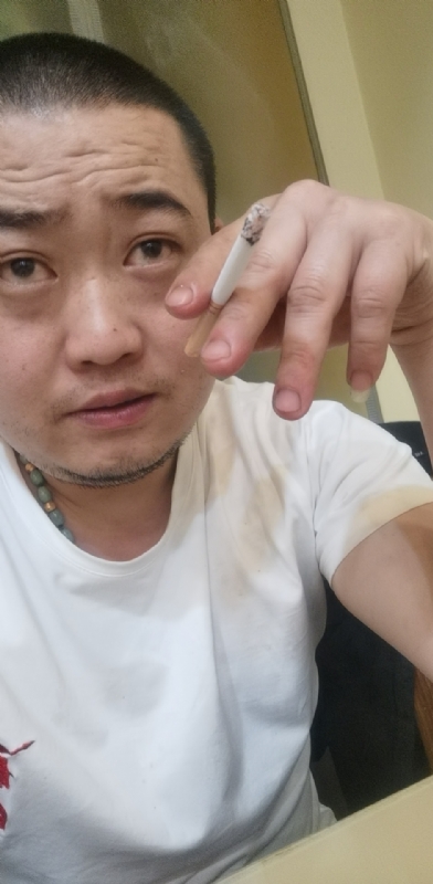 孤独的螃蟹的第一张照片--南阳相亲服务中心