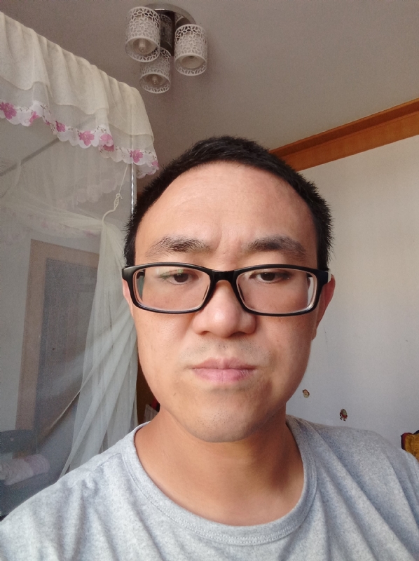 小涨常鸿的第一张照片--南阳相亲服务中心