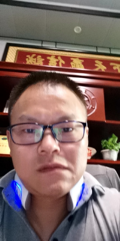 模具工匠的第一张照片--南阳相亲服务中心