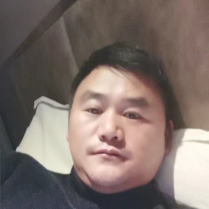 奔跑的第二张照片--南阳相亲服务中心