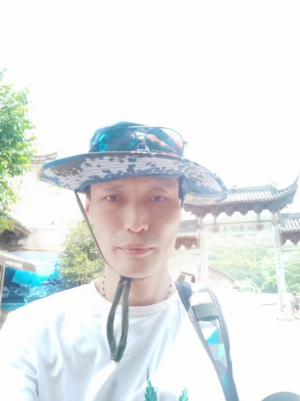 童群海的第一张照片--南阳相亲服务中心