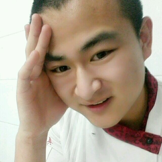 人潮拥挤的第一张照片--南阳相亲服务中心