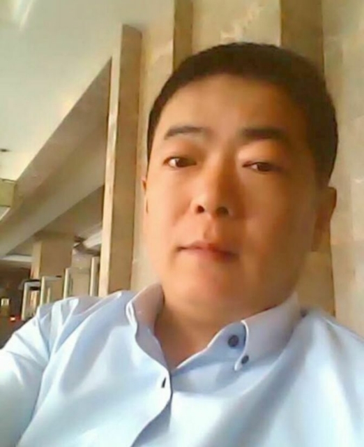 落叶随风的第一张照片--南阳相亲服务中心