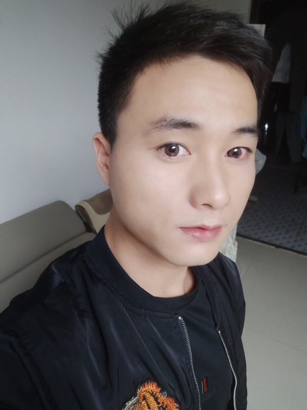 何凡的第三张照片--南阳相亲服务中心