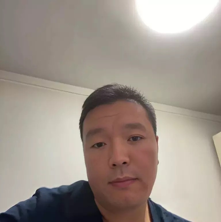 穿唐装的松鼠的第一张照片--南阳相亲服务中心