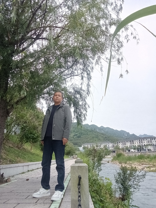 飞雪飘零的第一张照片--南阳相亲服务中心