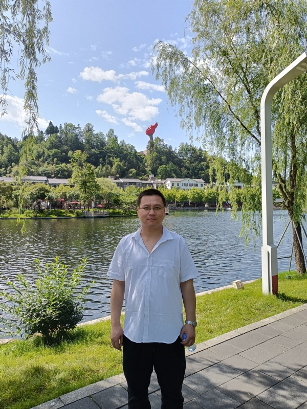 风雨相伴的第一张照片--南阳相亲服务中心