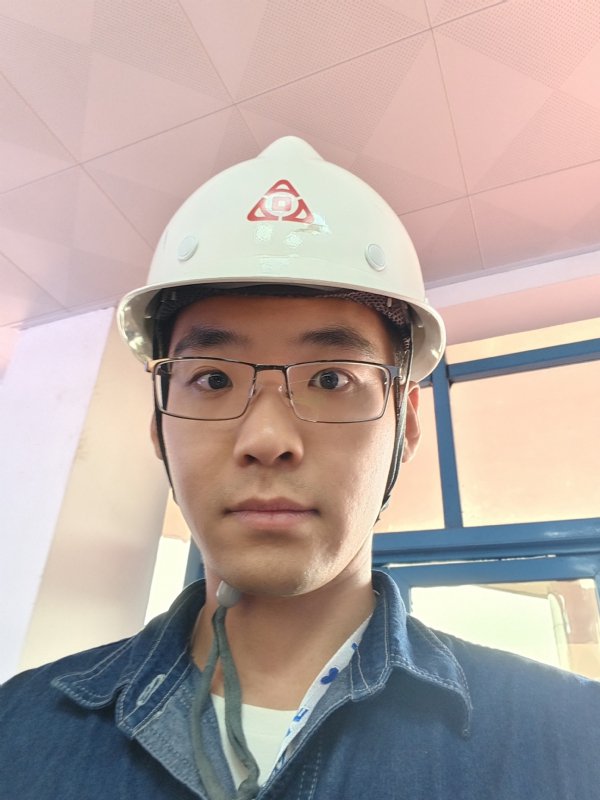 何鹏宇的第二张照片--南阳相亲服务中心