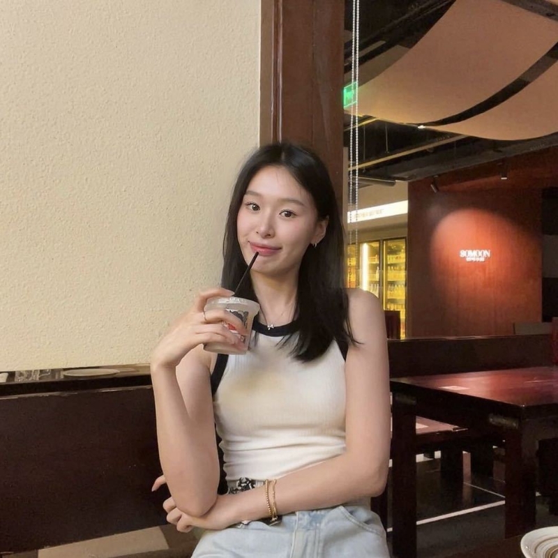 羽毛的第一张照片--南阳相亲服务中心