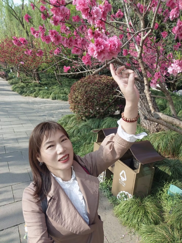 丽娜的第四张照片--南阳相亲服务中心