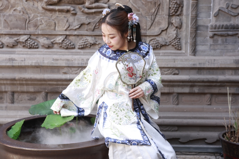 认真的雪的第一张照片--南阳相亲服务中心